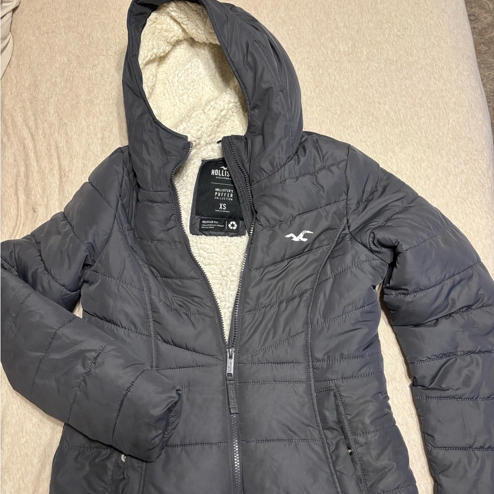 Hollister puffer